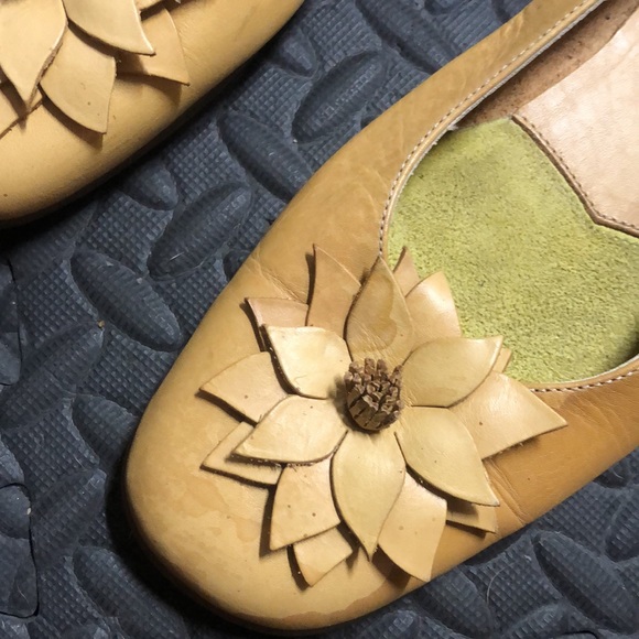 Dexter yellow sunflower flats slip ons 8 B - Picture 3 of 11